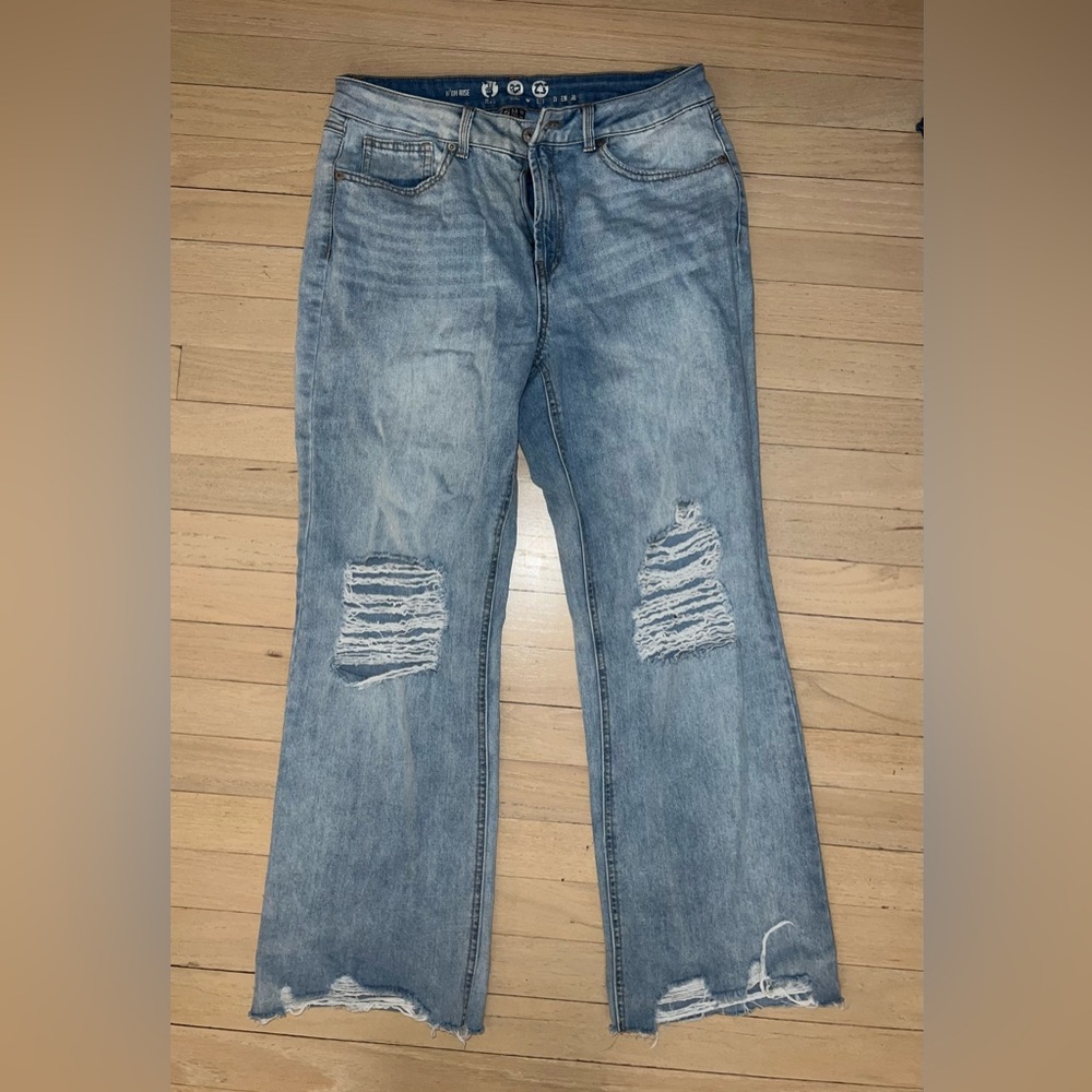 NWOT Boyfriend Wide Leg Ripped Jeans Size 11